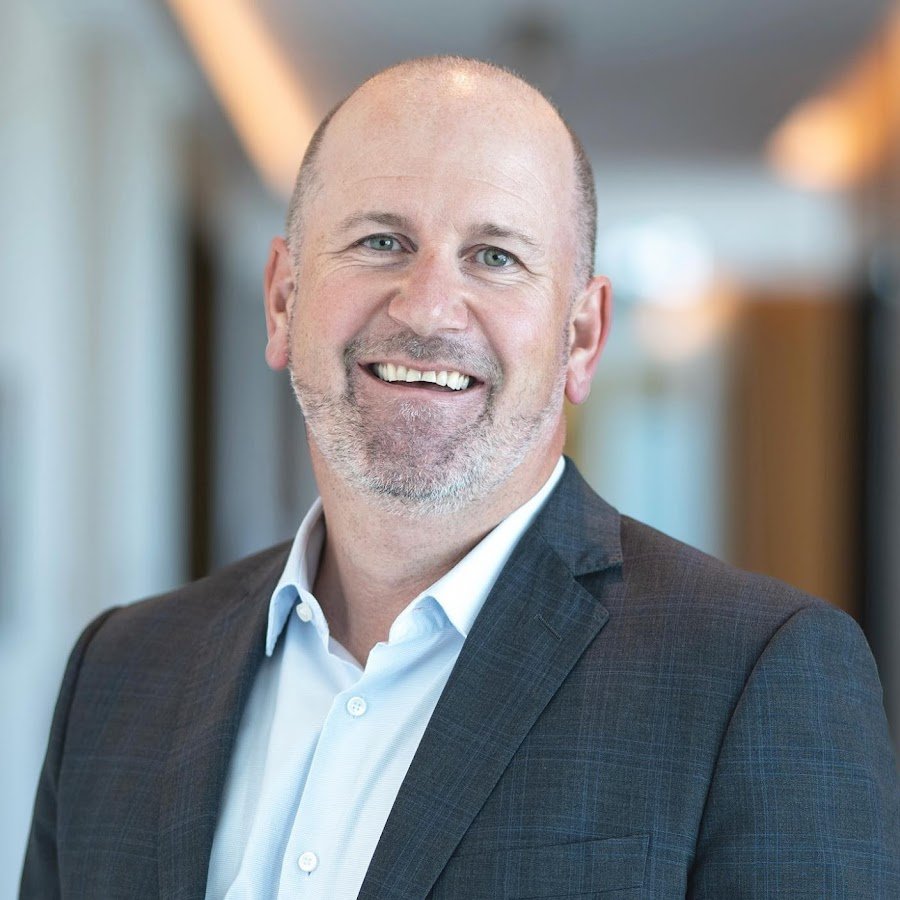 Dr Frank Conroy | Plastic Cosmetic Reconstructive Surgeon In Dubai