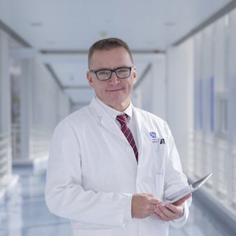 Dr Thomas Nau